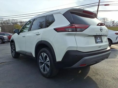 Used 2022 Nissan Rogue SV w/ SV Premium Package image 5