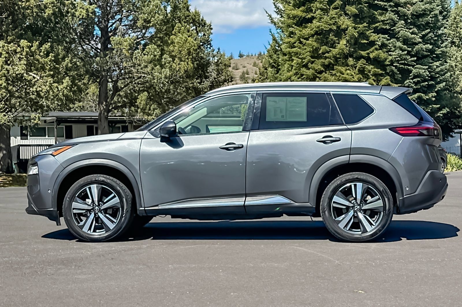 Used 2023 Nissan Rogue SL w/ SL Premium Package AWD/4WD image 8