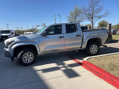 Used 2025 Toyota Tacoma SR image 5
