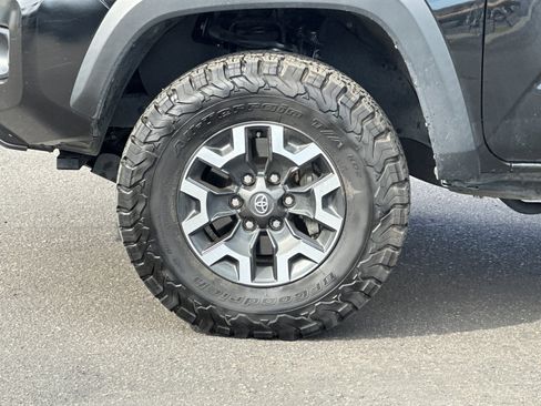 Used 2023 Toyota Tacoma TRD Off-Road image 23