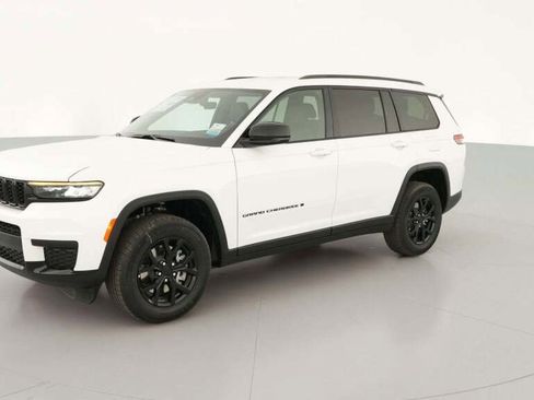 New 2025 Jeep Grand Cherokee L Laredo image 1