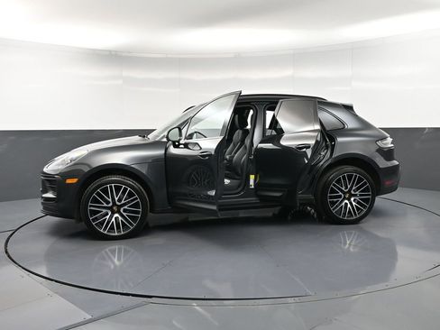 Certified 2026 Porsche Macan AWD/4WD image 35