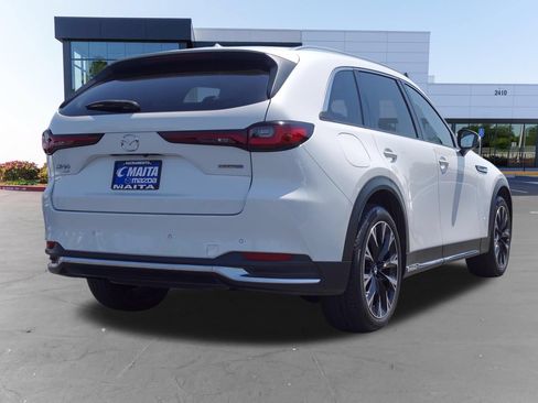 Used 2024 MAZDA CX-90 Plug-In Hybrid w/ Premium Pkg AWD/4WD image 4