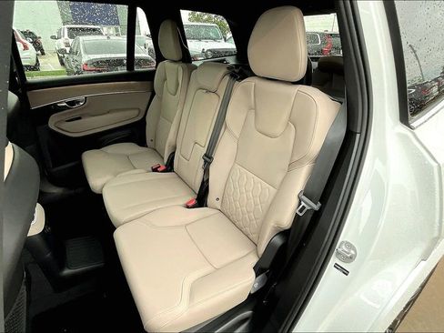 New 2025 Volvo XC90 T8 Core image 18
