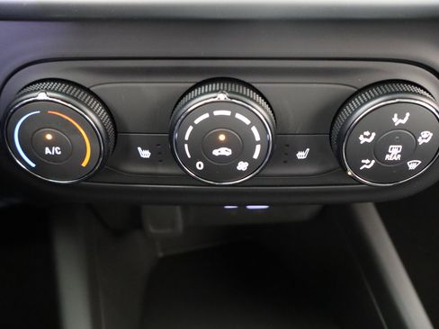 New 2026 Chevrolet Trax LS w/ LS Convenience Package FWD image 27