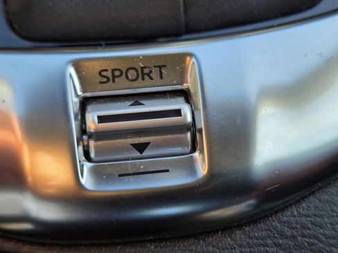 Used 2020 Toyota Yaris LE image 18