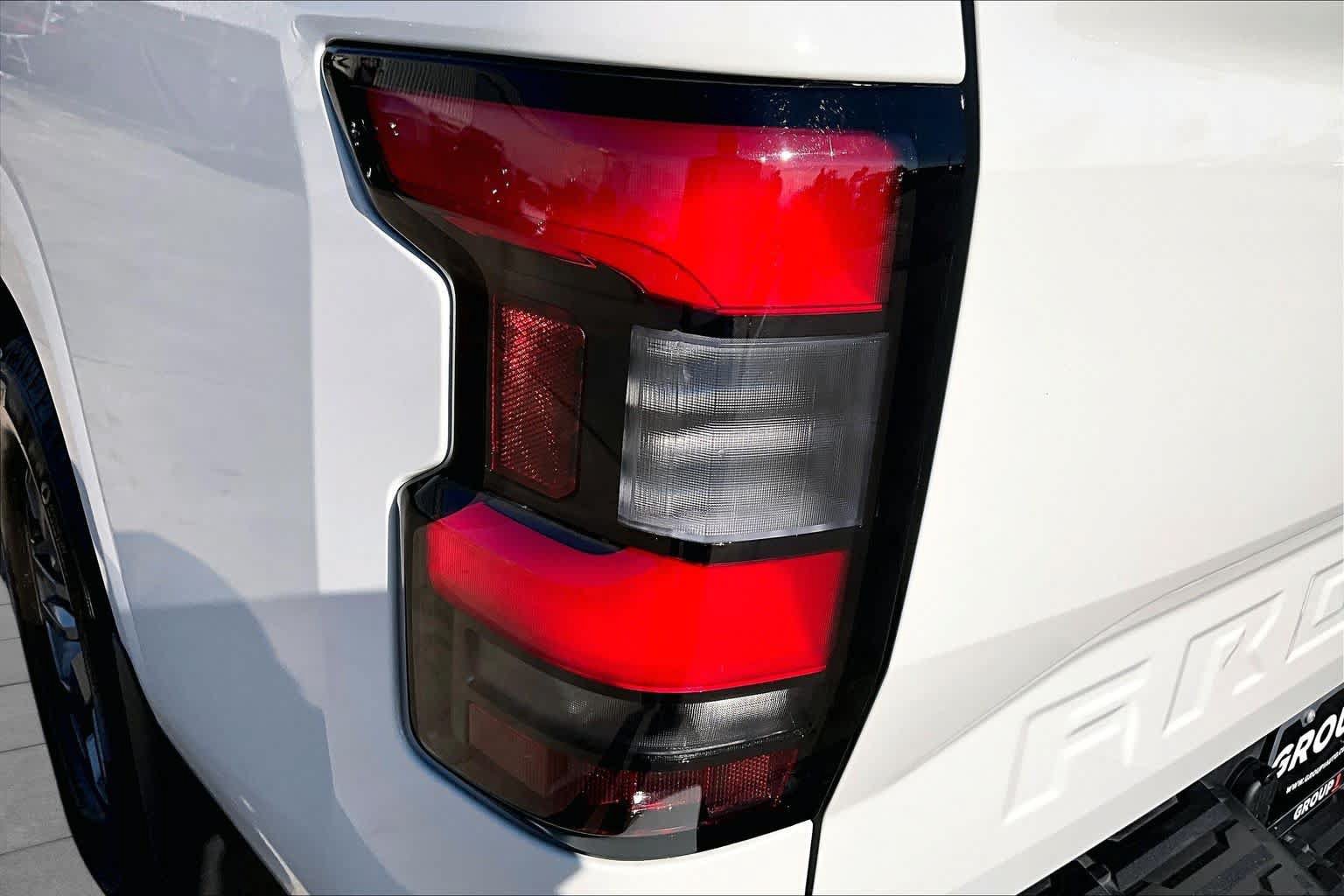 Used 2025 Nissan Frontier SV w/ SV Convenience Package RWD image 28