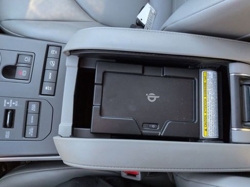 Used 2021 Toyota Highlander XLE AWD/4WD image 26