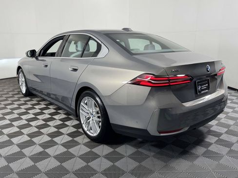 Used 2024 BMW 530i xDrive w/ Premium Package AWD/4WD image 8