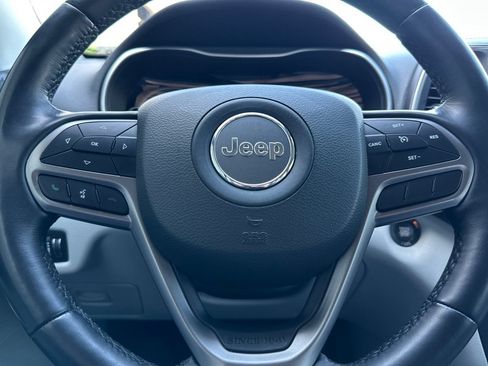 Used 2021 Jeep Cherokee Latitude Plus AWD/4WD image 23