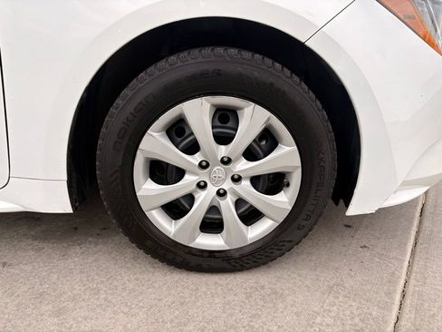 Used 2021 Toyota Corolla LE image 33