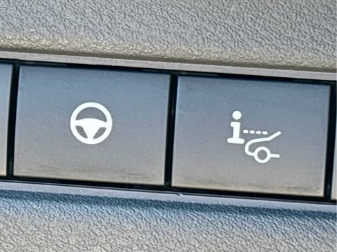 Used 2022 Nissan Rogue Platinum w/ Head-Up Display Package image 24