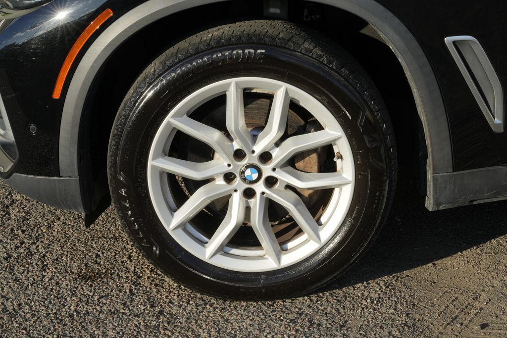 Used 2023 BMW X5 xDrive40i w/ Premium Package AWD/4WD image 11