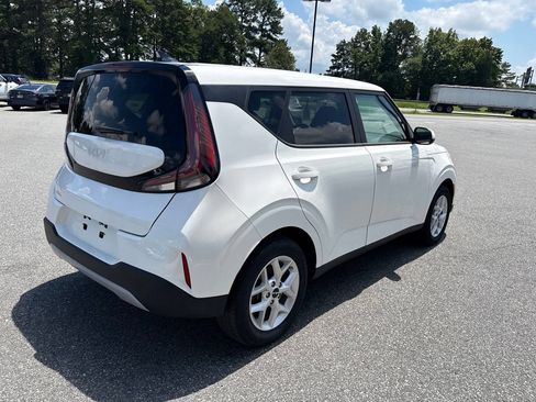 Used 2025 Kia Soul LX w/ LX Technology Package FWD image 9