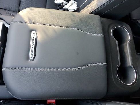 New 2026 GMC Yukon Denali w/ Denali Reserve Package RWD image 32