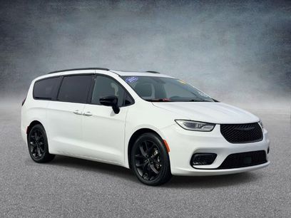 Used 2025 Chrysler Pacifica Limited