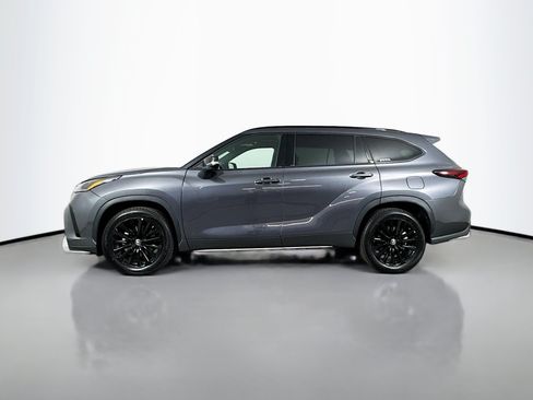 Certified 2025 Toyota Highlander XSE AWD/4WD image 4