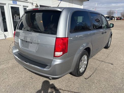 Used 2019 Dodge Grand Caravan SE image 5