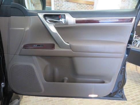 Used 2015 Lexus GX 460 w/ Premium Package image 25