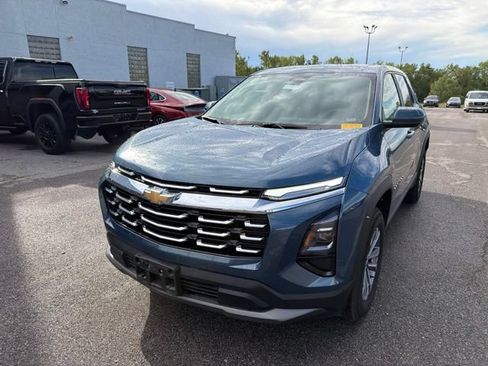 Used 2026 Chevrolet Equinox LT AWD/4WD image 3