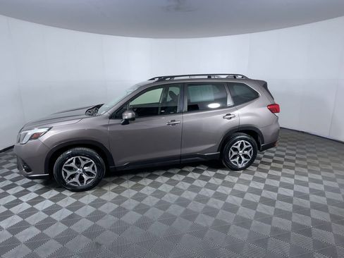 Used 2023 Subaru Forester Premium image 4