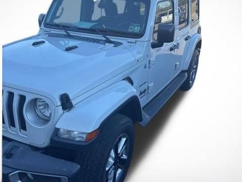 Used 2018 Jeep Wrangler Unlimited Sahara AWD/4WD image 3