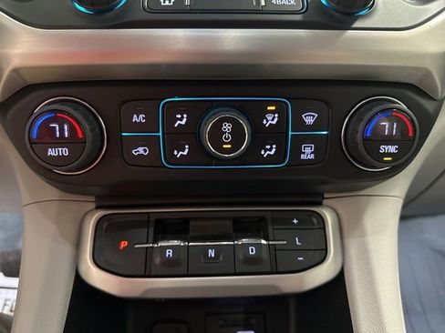 Used 2023 GMC Acadia SLT w/ Preferred Package FWD image 28