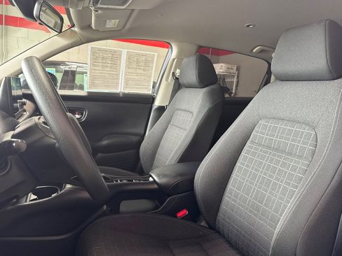 Certified 2025 Honda HR-V LX image 5