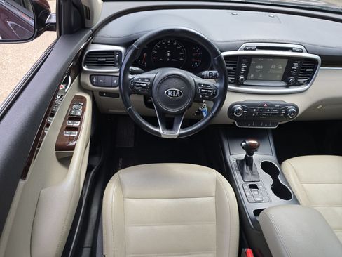Used 2017 Kia Sorento AWD w/ LX Convenience Package image 24