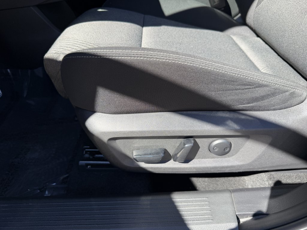 Used 2025 Nissan Rogue SV FWD image 31