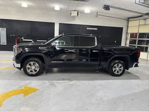 Used 2025 GMC Sierra 1500 SLT AWD/4WD image 5