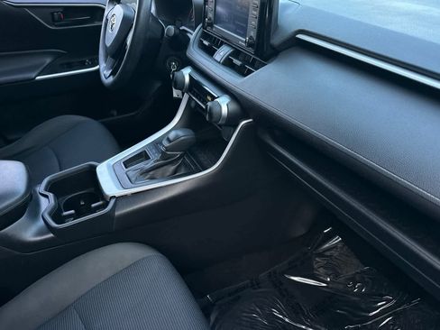 Used 2022 Toyota RAV4 LE image 18