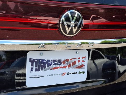 Used 2025 Volkswagen Atlas SE AWD/4WD image 16