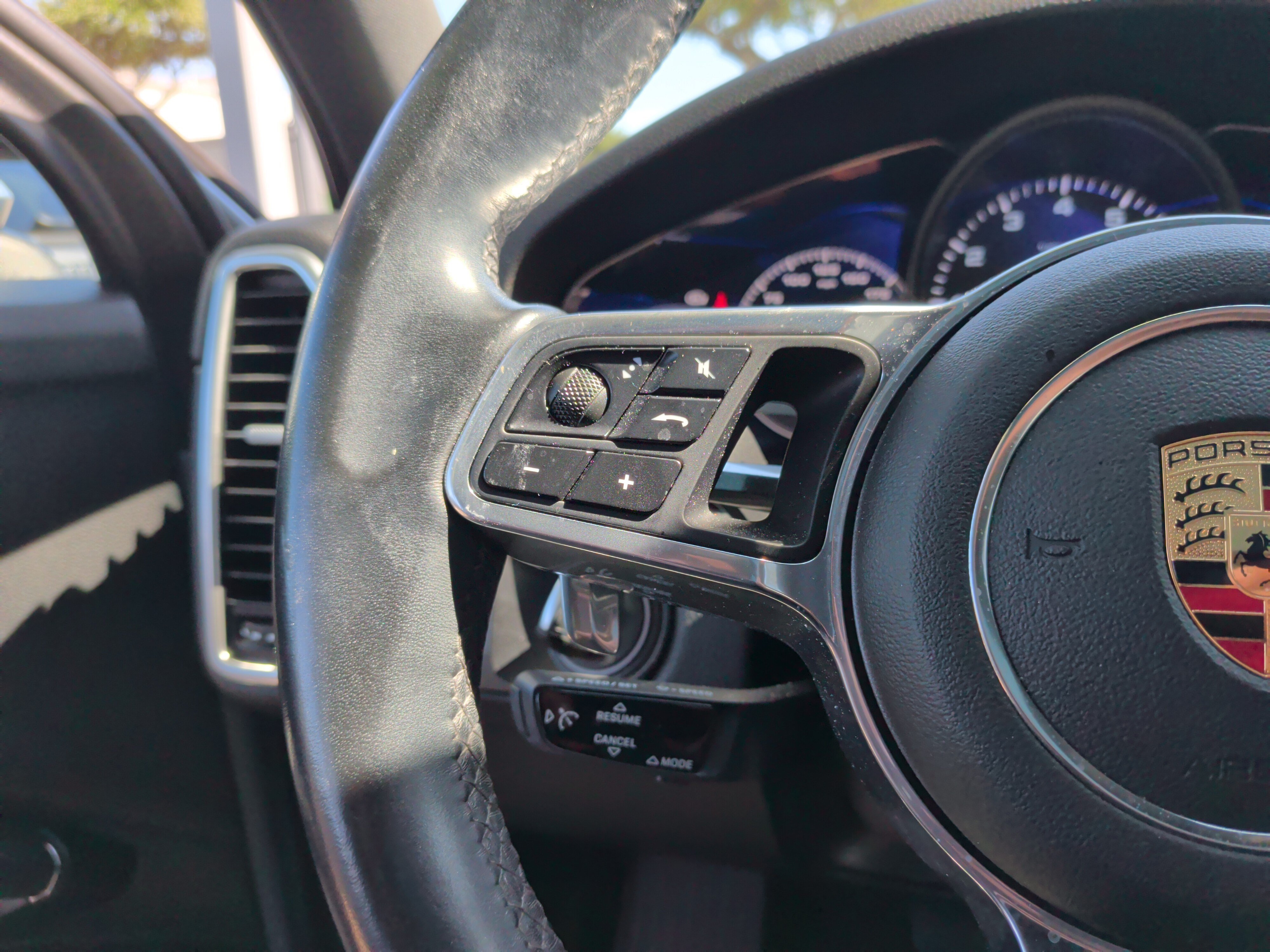 Used 2020 Porsche Cayenne AWD/4WD image 18