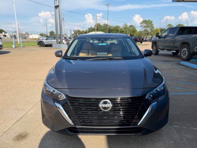 Used 2025 Nissan Sentra SV w/ SV Premium Package FWD image 3