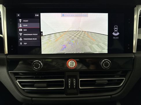 Certified 2025 Porsche Macan image 26