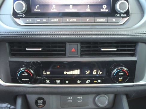 Used 2024 Nissan Rogue SV FWD image 18