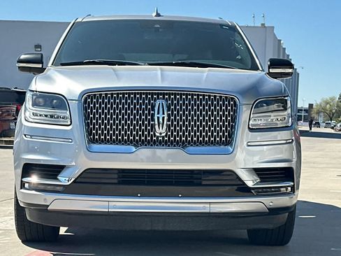 Used 2020 Lincoln Navigator Reserve image 11