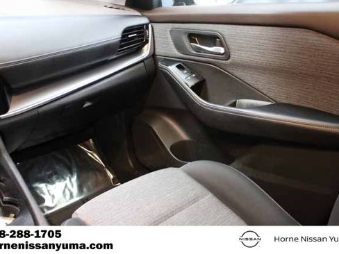Used 2023 Nissan Rogue SV FWD image 11