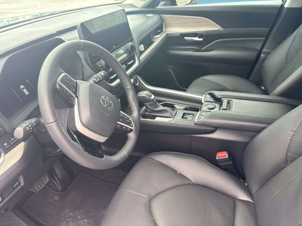Used 2026 Toyota Grand Highlander AWD image 3