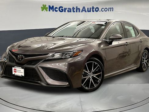Used 2023 Toyota Camry SE image 2