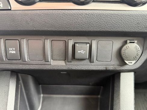 Used 2022 Toyota Tacoma SR AWD/4WD image 27