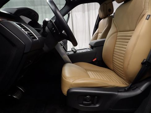 Used 2024 Land Rover Discovery Dynamic SE image 8