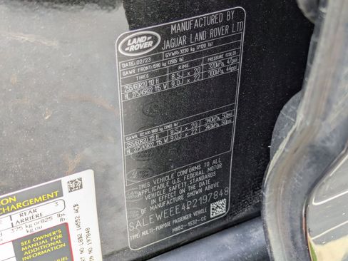 Used 2023 Land Rover Defender 110 V8 image 40