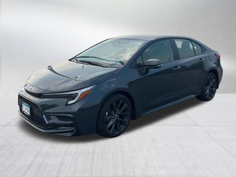 Used 2026 Toyota Corolla SE w/ SE Premium Package FWD image 3