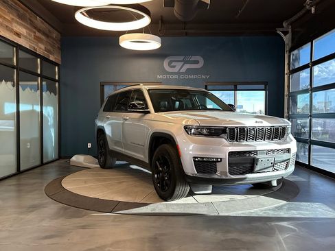 Used 2022 Jeep Grand Cherokee L Limited AWD/4WD image 1