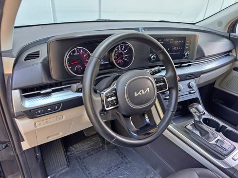 Used 2023 Kia Carnival LX FWD image 12