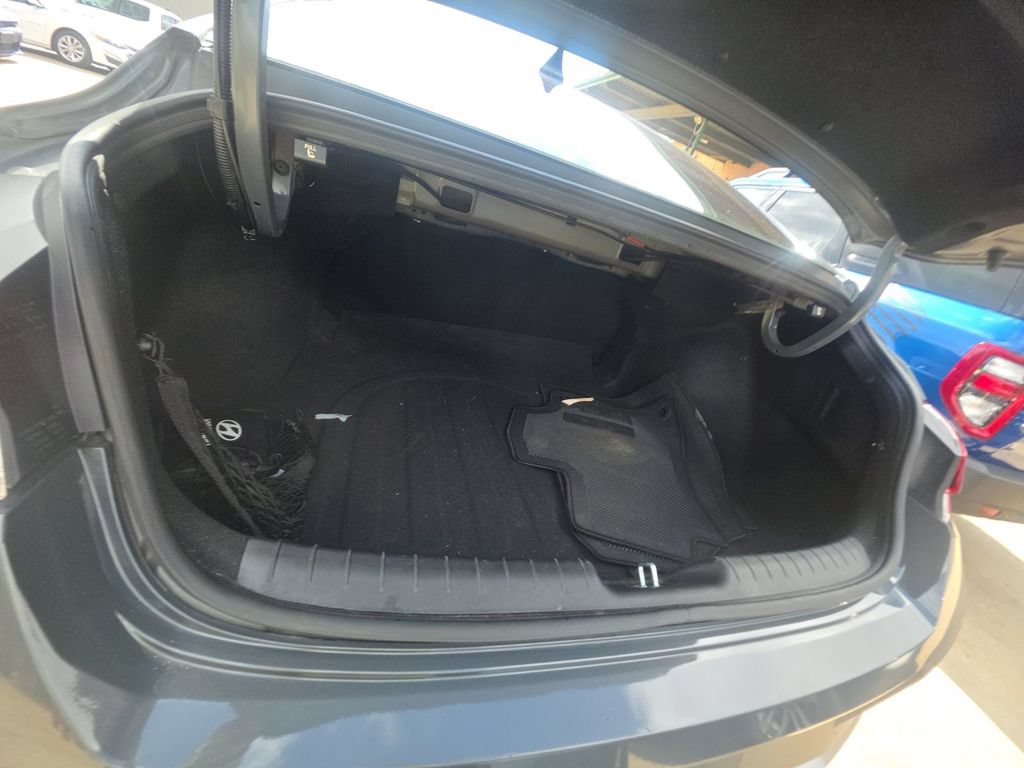 Used 2025 Hyundai Elantra Sport FWD image 7