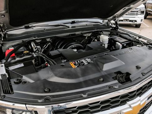 Used 2018 Chevrolet Suburban LT image 54