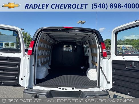Used 2024 GMC Savana 2500 w/ Driver Convenience Package RWD image 9